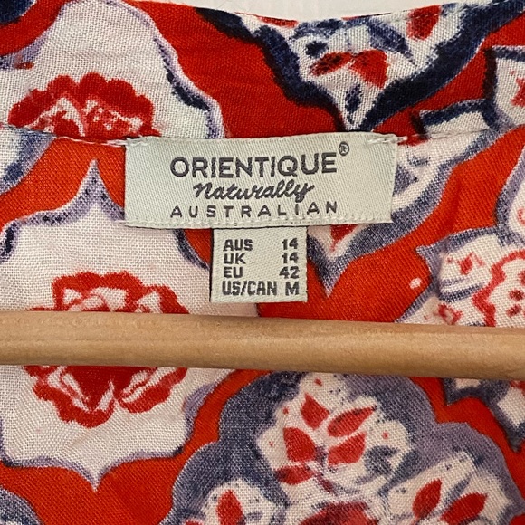 Easy breezy summery flowy top. 3/4 length sleeves, V neckline. - Picture 2 of 4